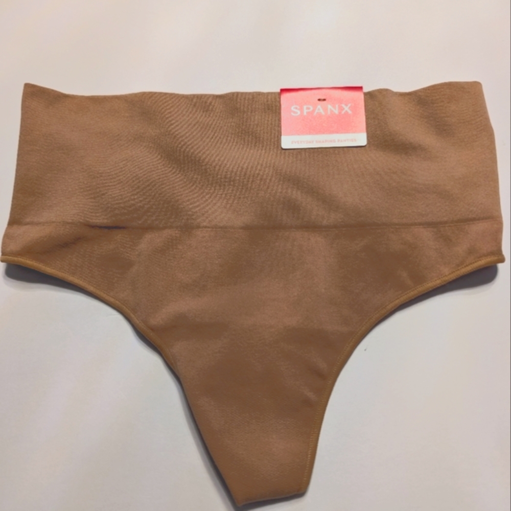 Spanx Everyday Shaping Nude Thong Panties Size Small - Picture 2 of 6